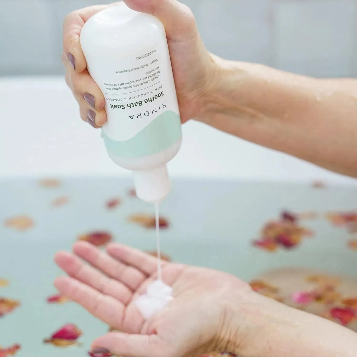 KINDRA - Kindra Soothe Soak Hydrating Vulva Feminine Wash 237Ml. - The Red Vitamin MX - Hidratantes Vaginales - {{ shop.shopifyCountryName }}