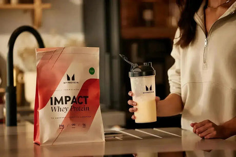 MYPROTEIN - Myprotein Impact Whey Protein Powder Chocolate 30 Servicios 2.2 Lbs. - The Red Vitamin MX - Suplementos Alimenticios - {{ shop.shopifyCountryName }}